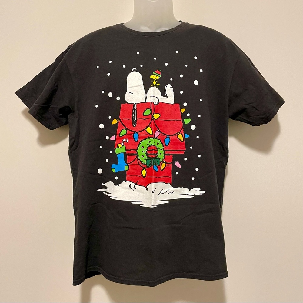 Black Snoopy Christmas Doghouse Graphic Tee | Size Large (L)